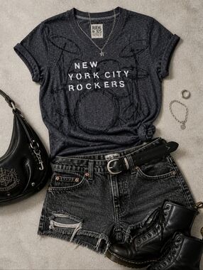 Ruehl No.925 NYC Rockers Embroidered Tee Women’s L Y2K Band Style Graphic